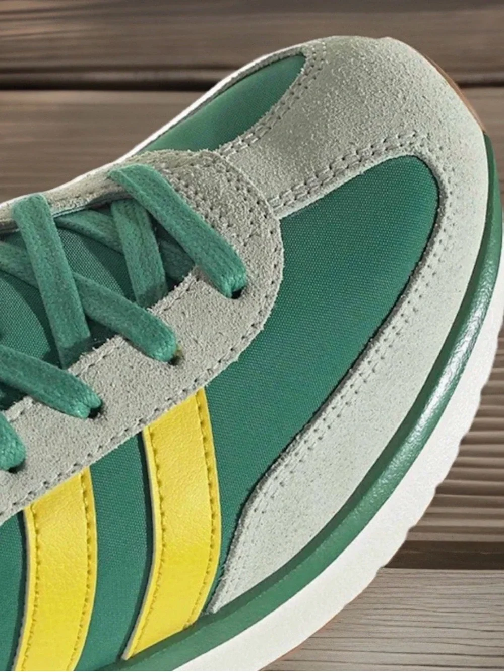 Adidas Women’s Green and Yellow Retro Low-Top Sneaker Size 8 New In Box